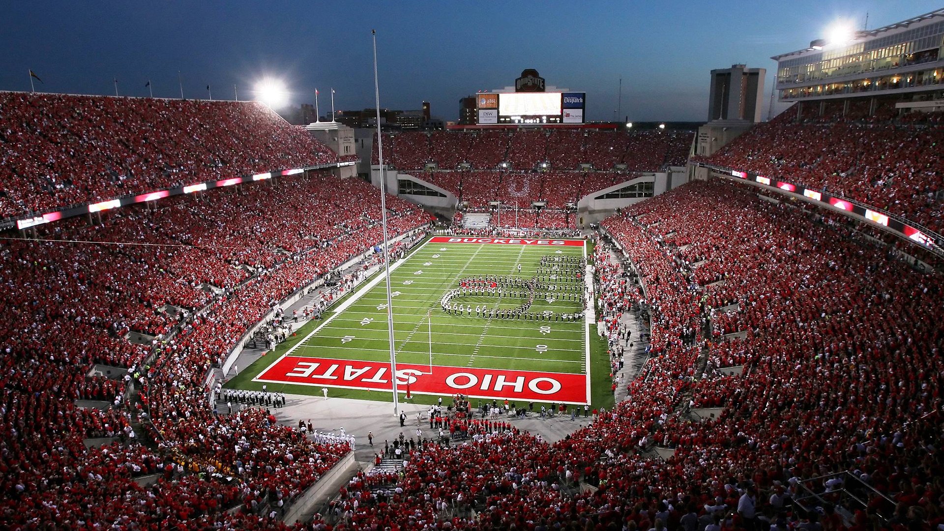 2015年季后赛：库里在对阵灰熊的比赛中，投中8个三分球收官，帮助勇士摘得冠军！